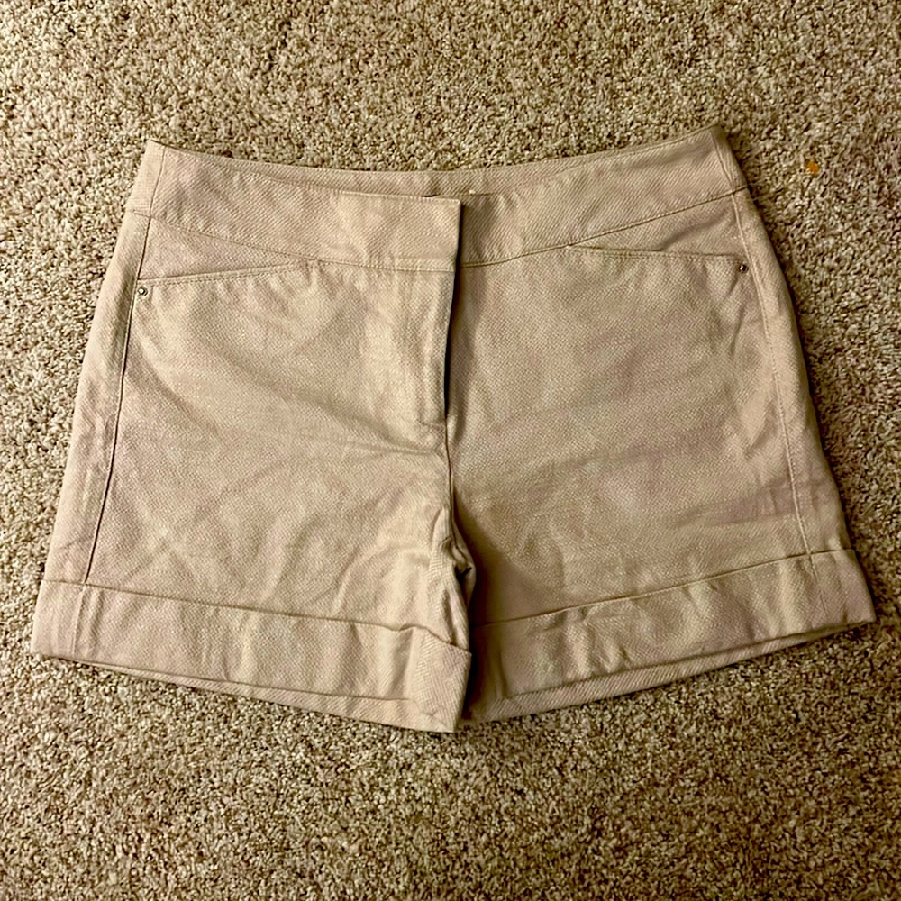 White House Black Market Cotton Blend Stretch Cuffed Shorts, Size 6.